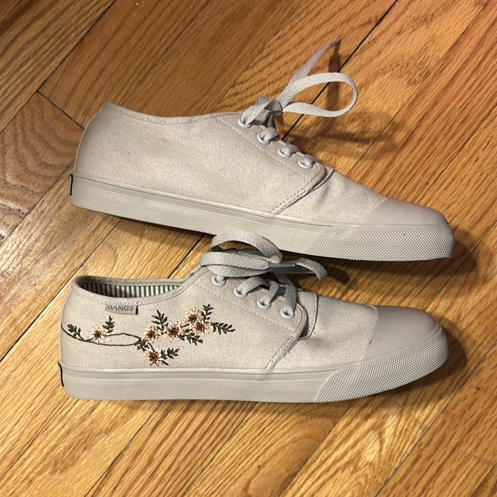 BANGS Women's Light Beige Embroidered Floral Sneakers!